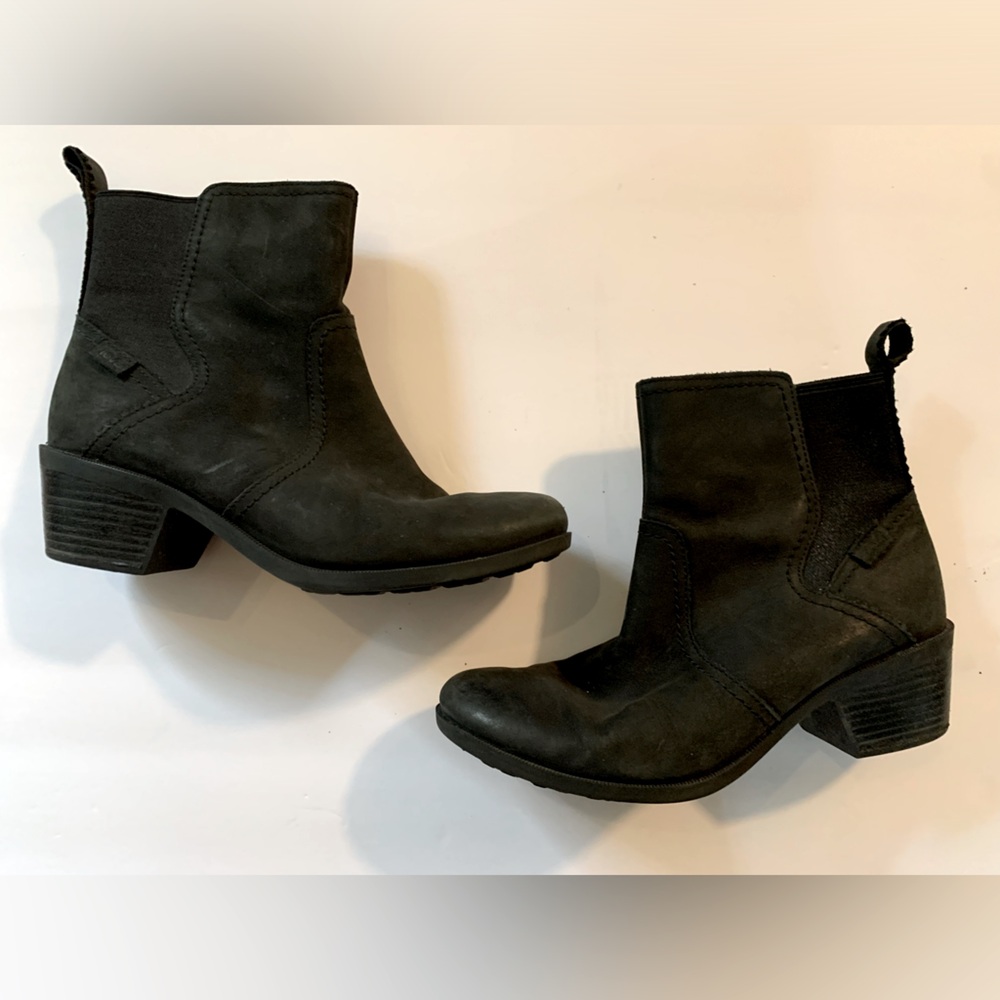 Teva Anaya Black Waterproof Chelsea Ankle Boots Size 9  Good Preowned condition